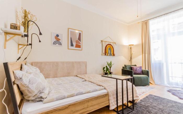 Sunny&Bright, centrally located, AC/balcony by NW
