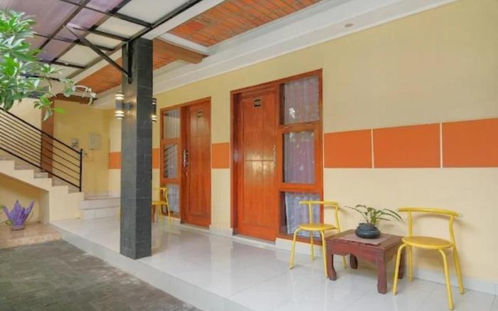 Ndalem Pundhi Guest House by Secoms