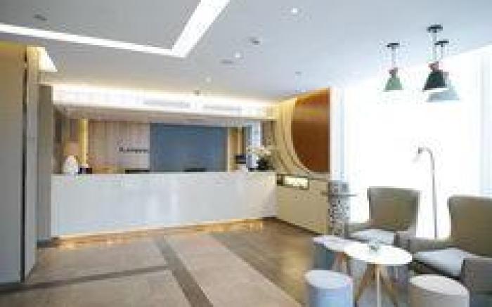 Home Inn Weihai High-speed Railway North Station Shichang Avenue RT-Mart