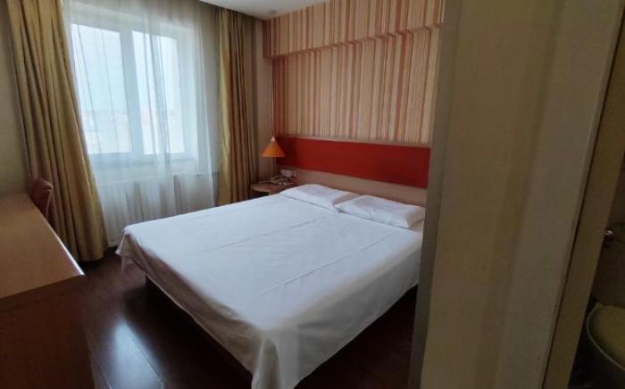 Home Inn Harbin Convention and Exhibition Center Gongbin Road Metro Station