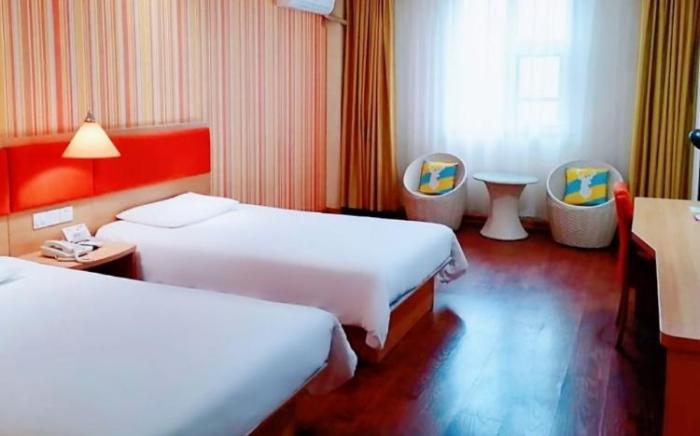 Home Inn Baoji Fengxiang South Street Times Plaza