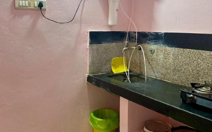 Cozy 2BHK Fully Equipped Home AC bed room Floor 1