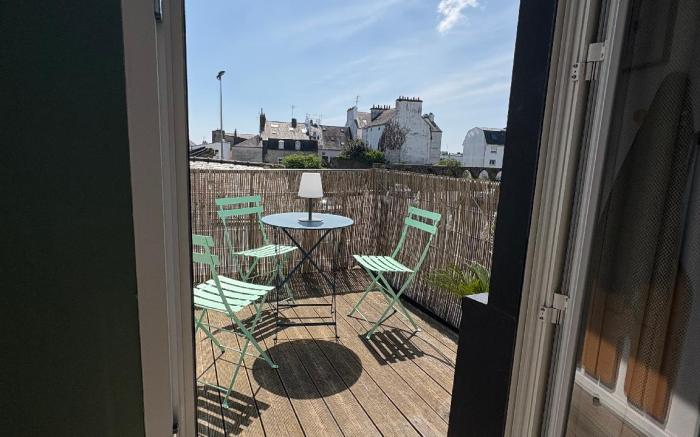 Appartement avec terrasse a Hotel de Ville