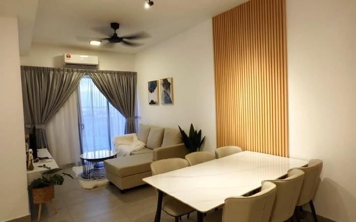 Sunsuria 3BR Luxury White Design 8pax -2CP Netflix