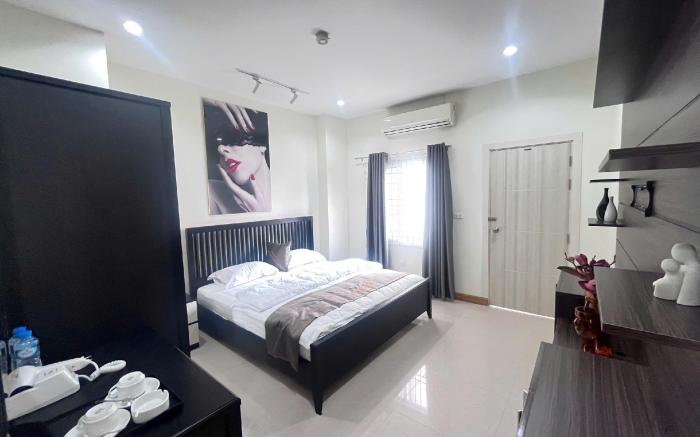 Paradise Hotel
