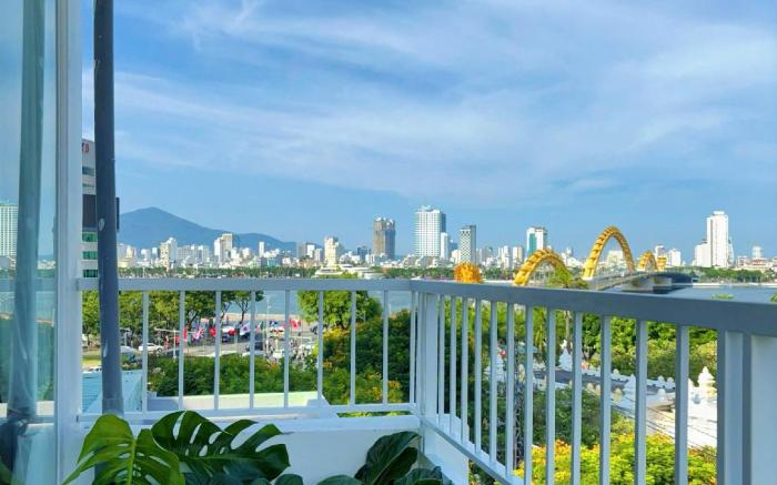 Corgi House Danang - Steps from Dragon Bridge