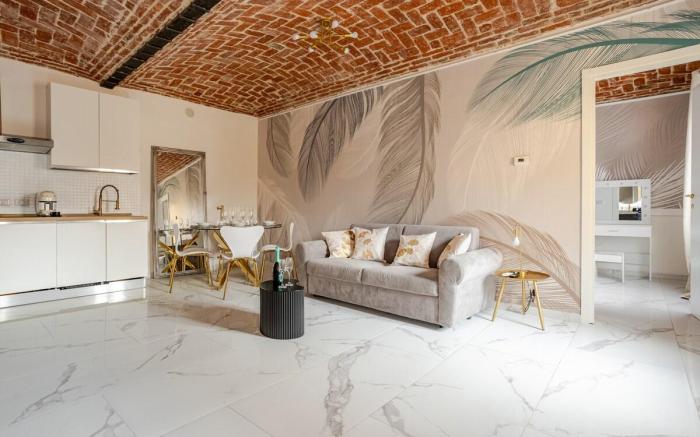 Fanstastic 2BDRM Biella Center!