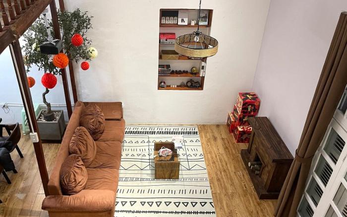 Nih Home_Classic Room_2Bedwbalcony_Hoan Kiem Lake