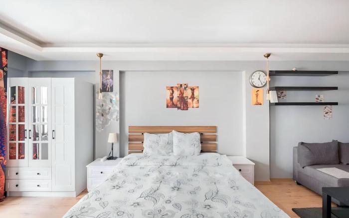 Cozy Central Flat w/Netflix & Elevator Near Metro