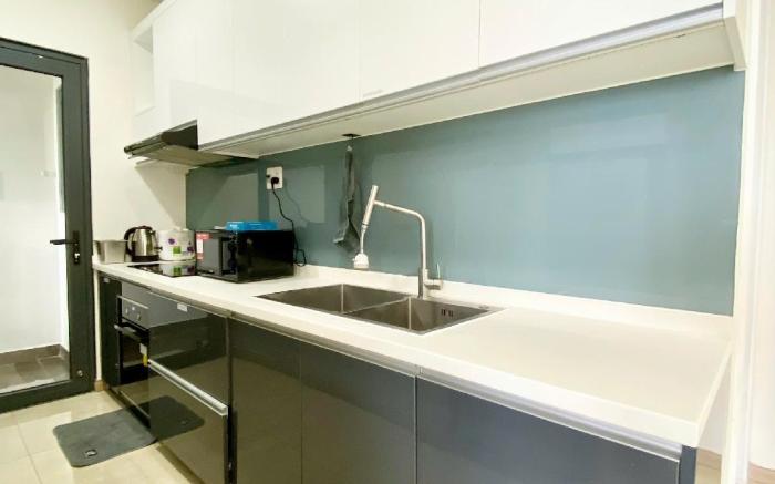 Modern 2BR 2BR Apartment | Monarchy Building