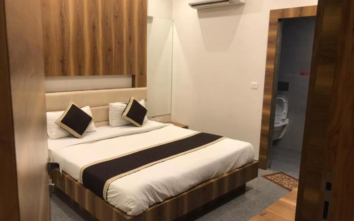 Divya Hotel & Restaurant