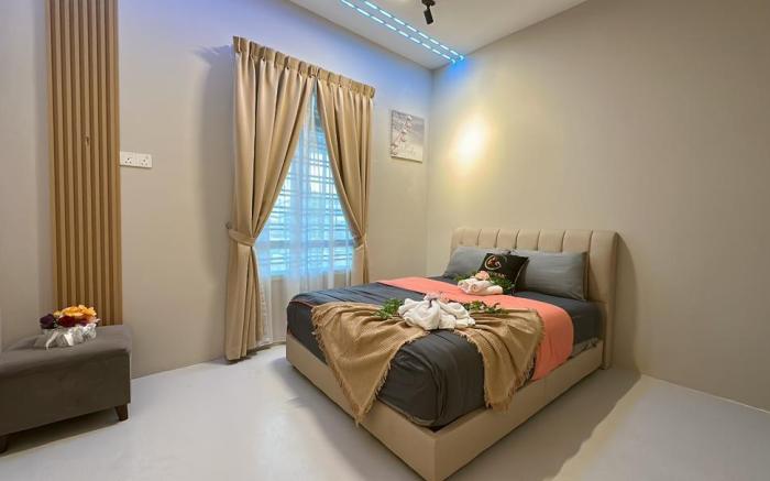 A27 Royal Dato Onn 2 Party House Corner Lot 15Pax