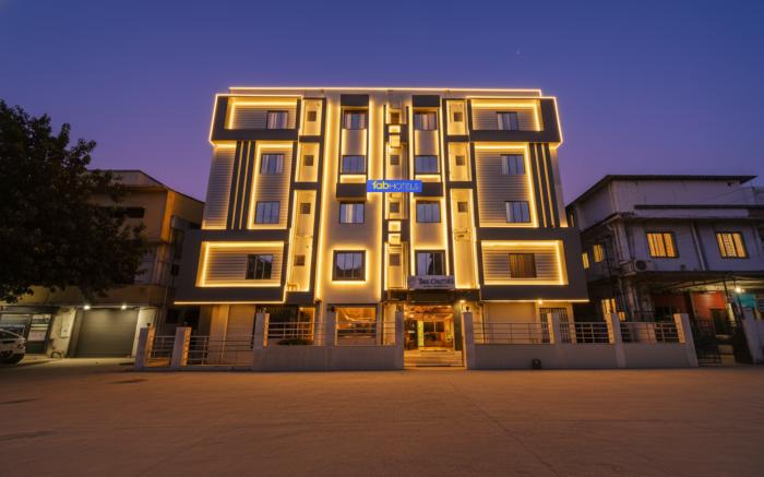 FabHotel The Crystal