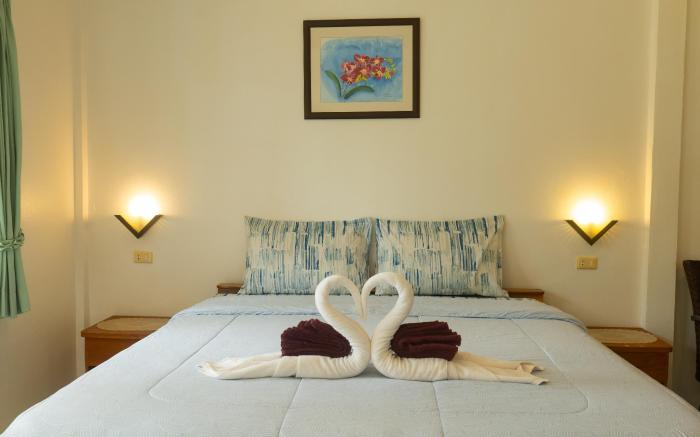 The Golden Beach Resort Naiyang