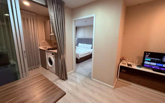 Welcome to warm room here have gym saona Netflix