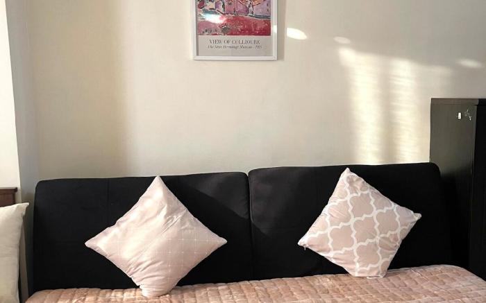 The Beacon Makati-Roces tower. Netflix,Pool,Sauna.