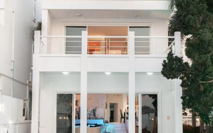 Pattaya High wave Seafront Villa
