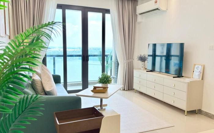 Crest Seaview 1BR unit at R&F Seine Region byAnju