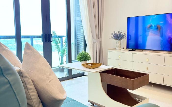 Crest Seaview 1BR unit at R&F Seine Region byAnju