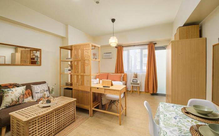 Skyline Stay in Araneta Cubao w/ Karaoke & Netflix