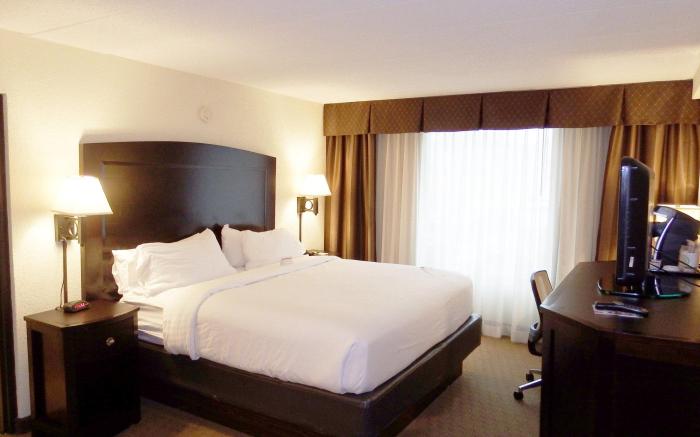 Holiday Inn and Suites Charleston West By IHG