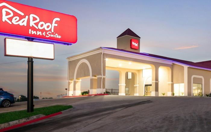 Red Roof Inn & Suites Austin East - Manor