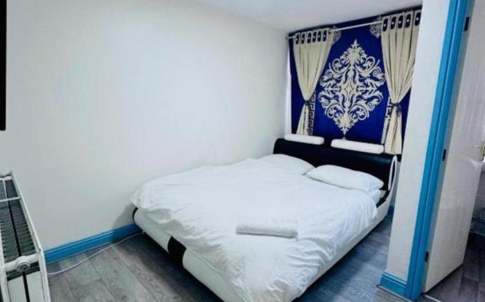 OYO Unique Private Rooms - Bolton Central, Free Parking