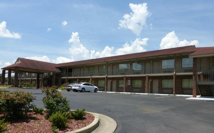 Red Roof Inn & Suites Cleveland, TN