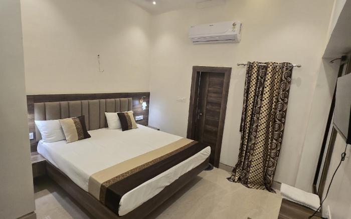 VNS - MANAN GUEST- HOUSE - Near Kashi Temple 