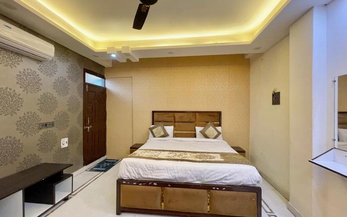 VNS -SWIMMING POOL, SHIVEE RESIDENCY - Near Temple