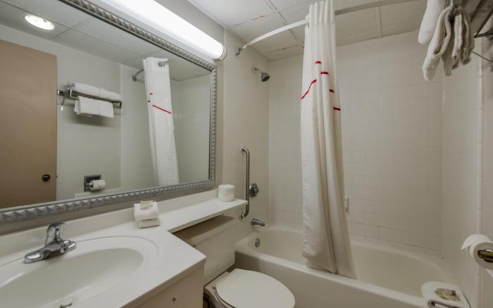 Red Roof Inn & Suites Newark - University