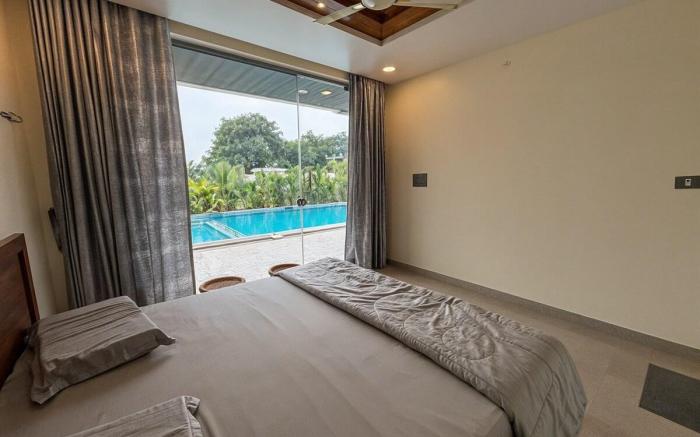 MirrorLake |4BR  Peaceful Farmstay By Homeyhuts