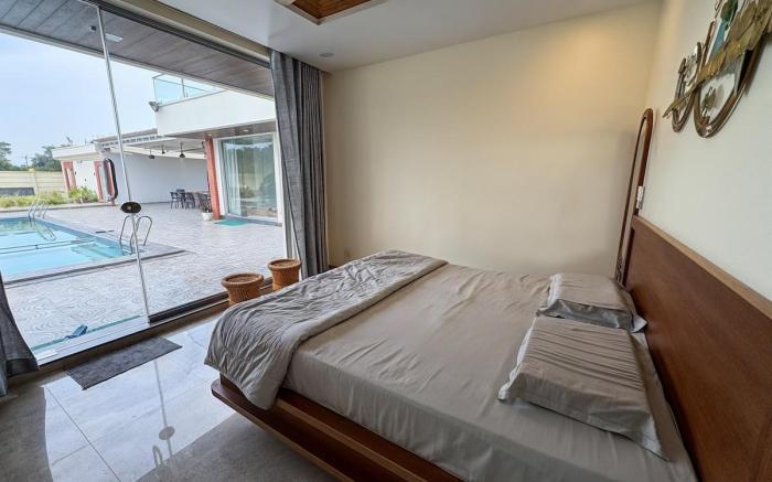 MirrorLake |4BR  Peaceful Farmstay By Homeyhuts