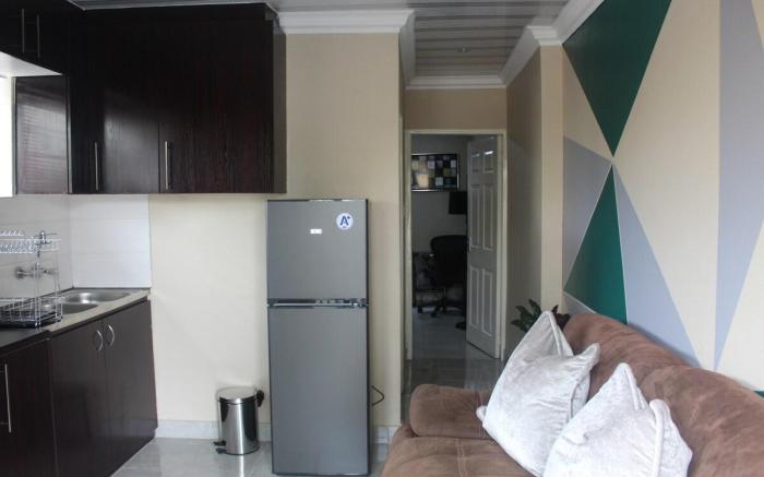 Veelux Self Catering Apartment-WIFI- Netflix