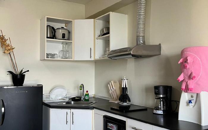 Modern Hideaway near Urban Eats