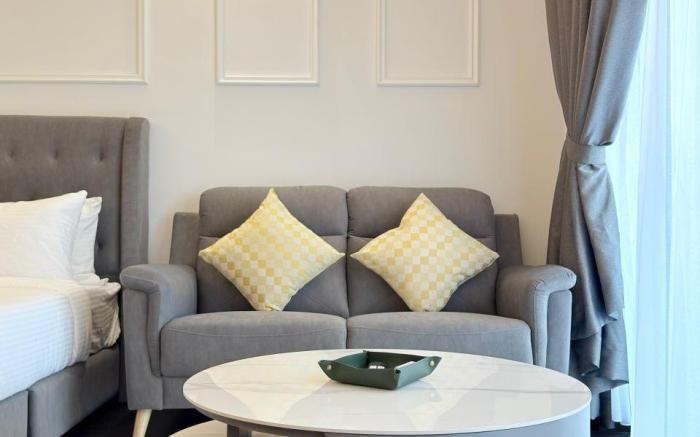 Endless SeaviewStudio unit atR&FSeine RegionByANJU