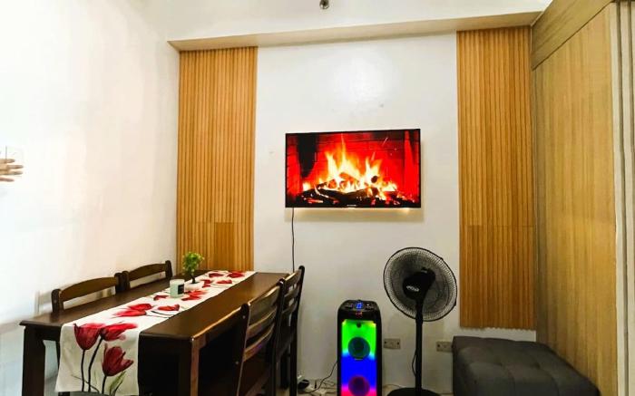 Stylish Condo with Makati View Near MOA and Luneta