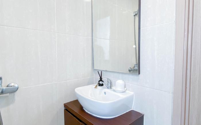 Chic and Cozy Studio at Meikarta Apt By Travelio