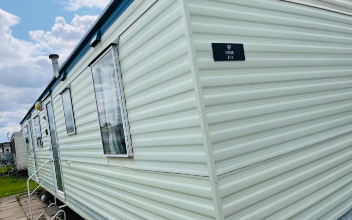 4-Bed Seaside Caravan Free Wifi Pet Friendly Skegness