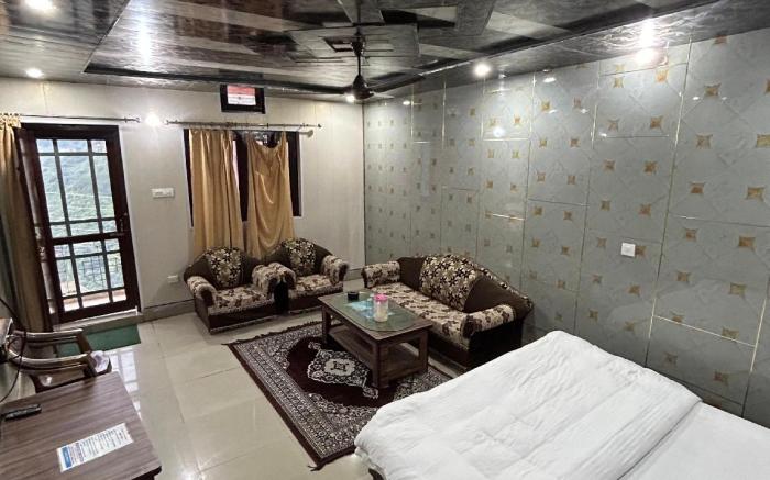 Anushri Lodge And Restaurants