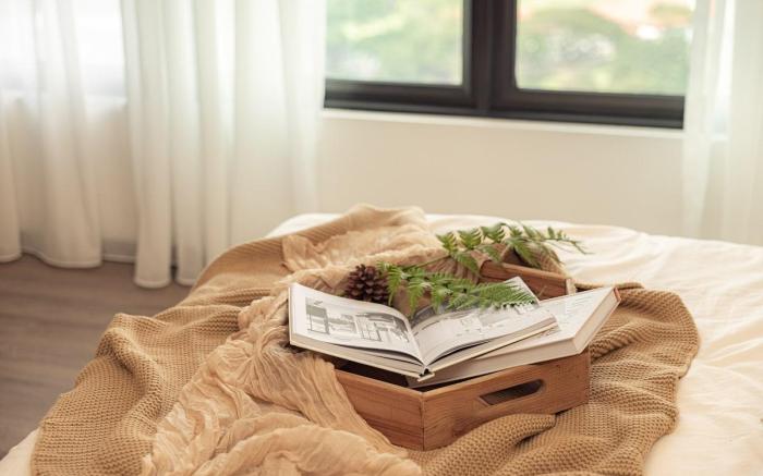 Above The Hush, Zen Drifts in Warmth