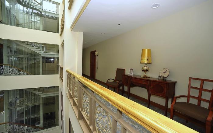 Paragon Hotel and Suites