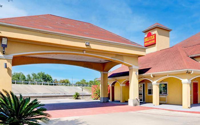 Capital O Deluxe Inn Channelview Houston I-10