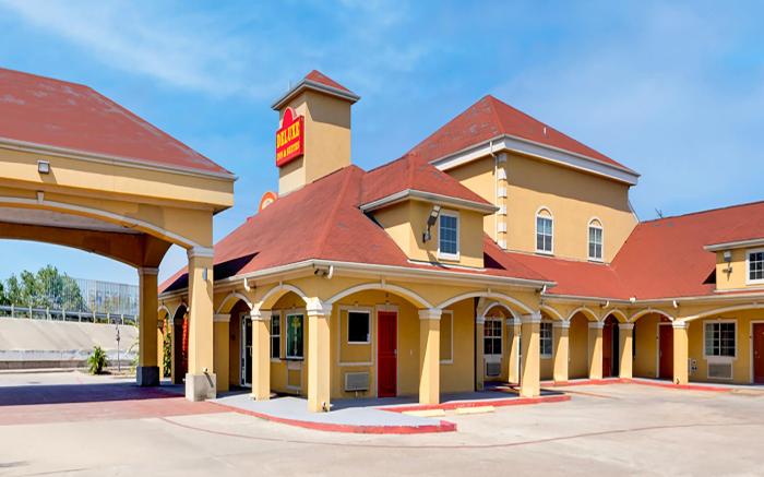 Capital O Deluxe Inn Channelview Houston I-10