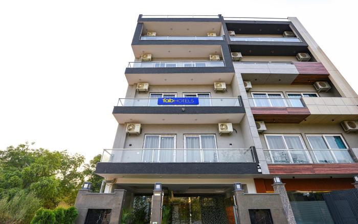 FabHotel Comfort N Stay - Huda City Centre Metro