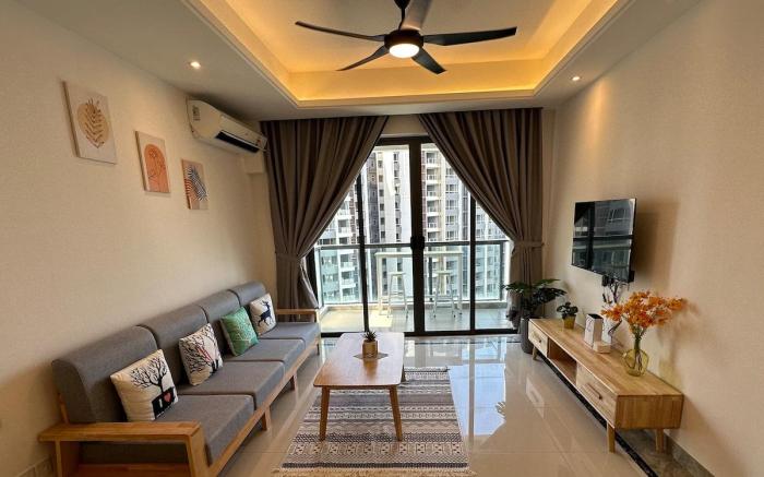 Mahogany Homes @ R&F (free WiFi and 1 Car Park)