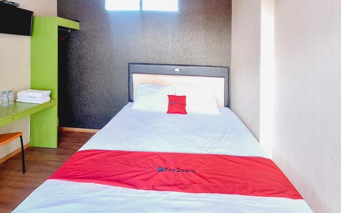 RedDoorz Syariah near Lippo Plaza Batu