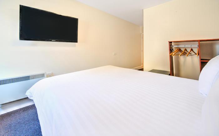 GO2 Gloucester Hotel by OYO