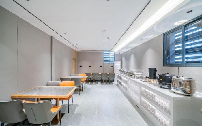 Yimi Collection Hotel (Guangzhou Rainbow Bridge Chenjiaci Subway Station Branch) 逸米精选酒店（广州彩虹桥陈家祠地铁站店