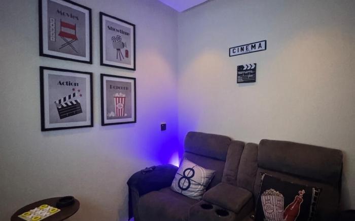 Luxurious cinema studio near the sea self check-in